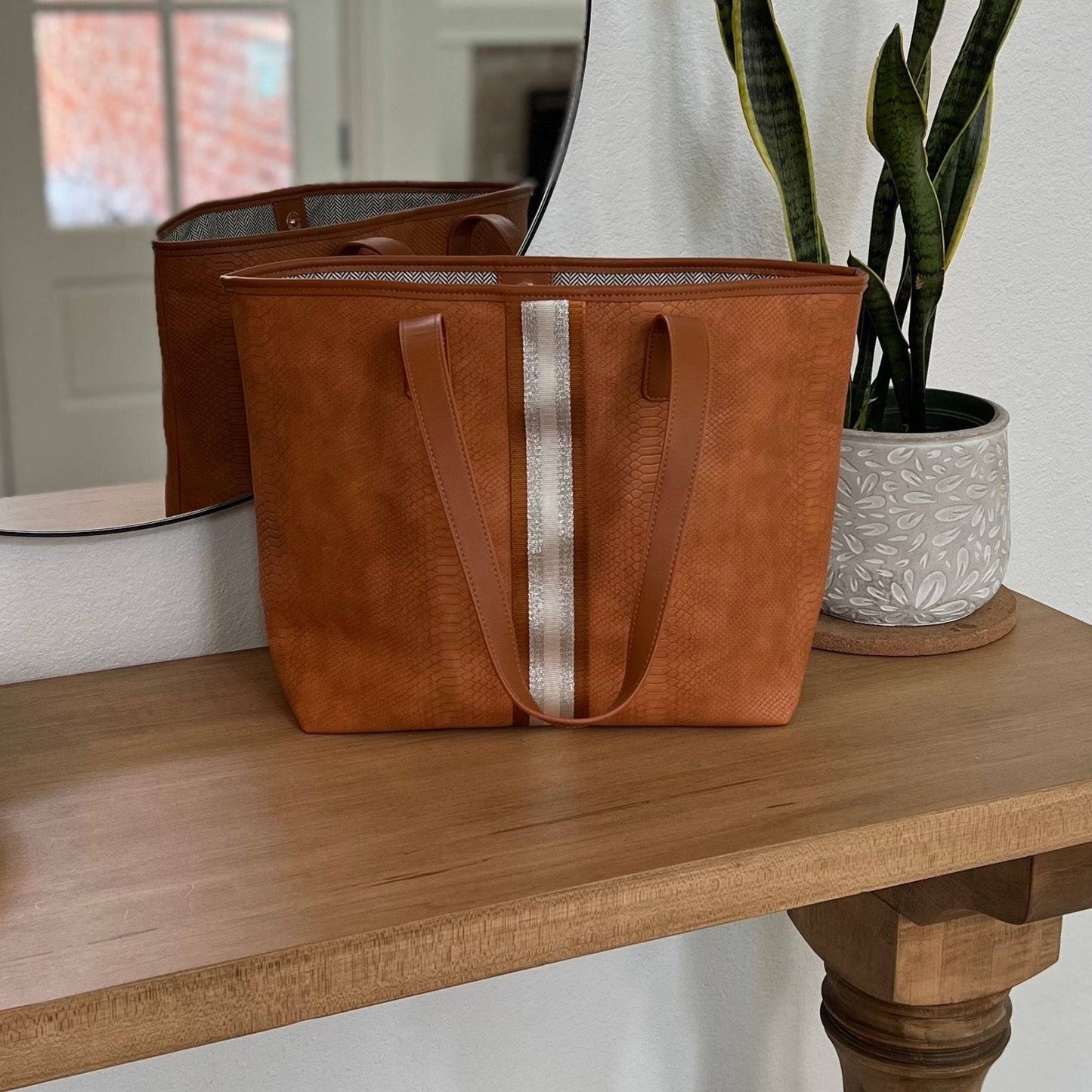 kira Tote